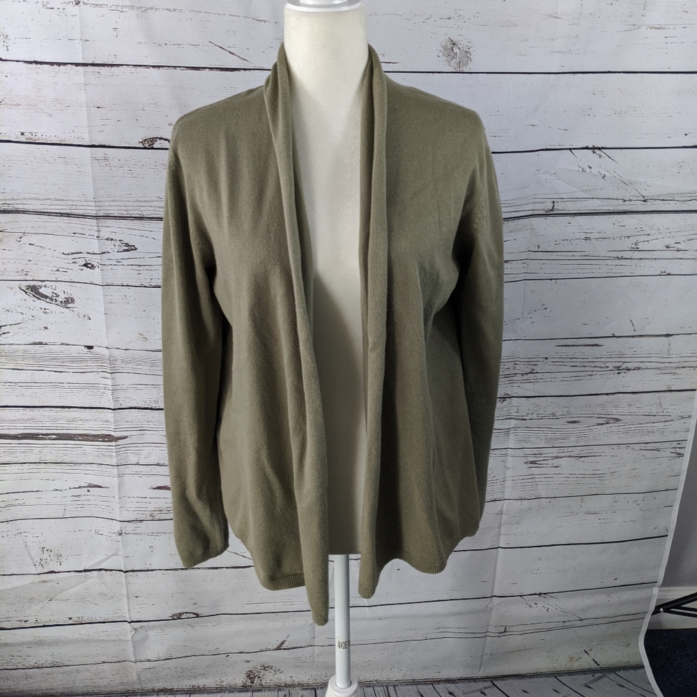 Olive green sweater cardigan D17